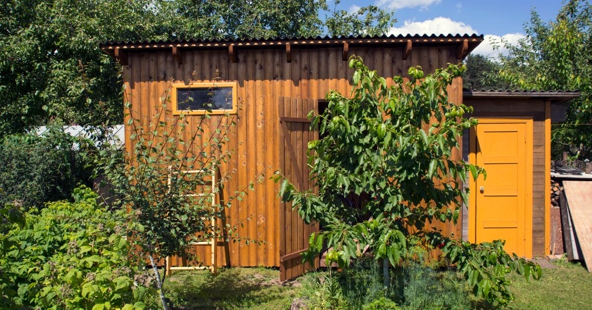Discover these inspiring shed decorating ideas. 