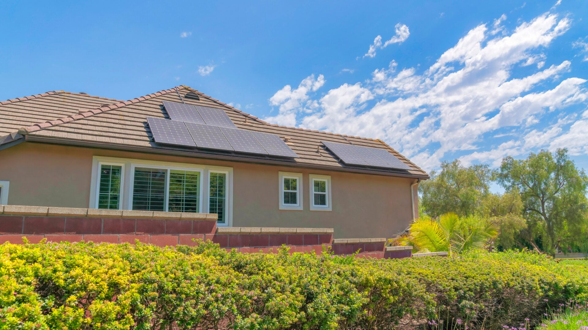 A house in Ladera Ranch, California that is powered by solar energy.