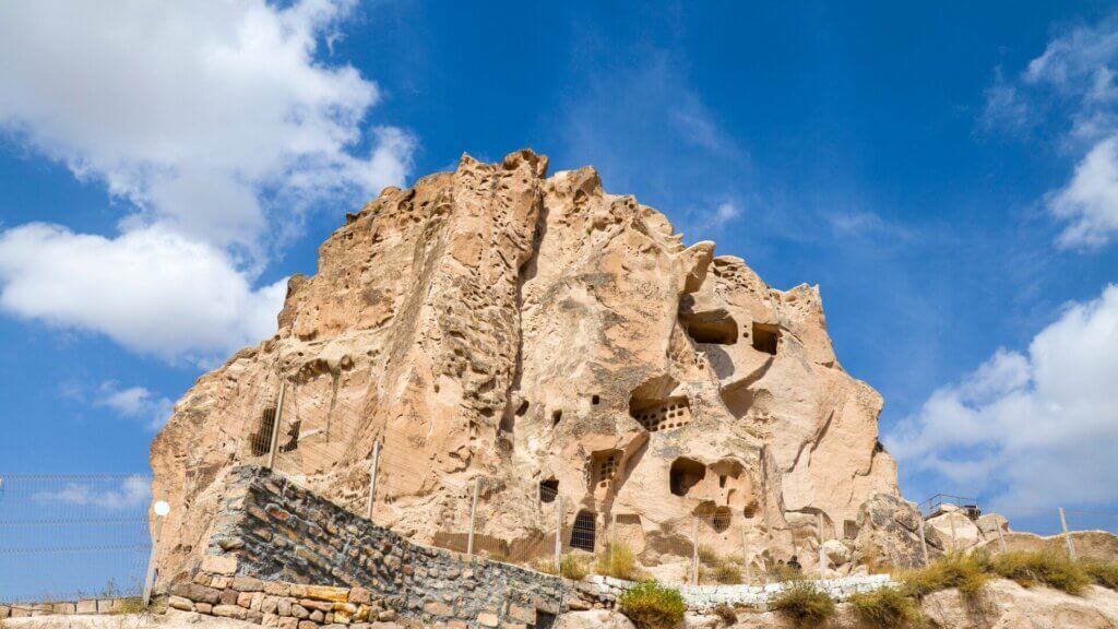 Explore these Amazing Cave Houses In the World Living in cave houses