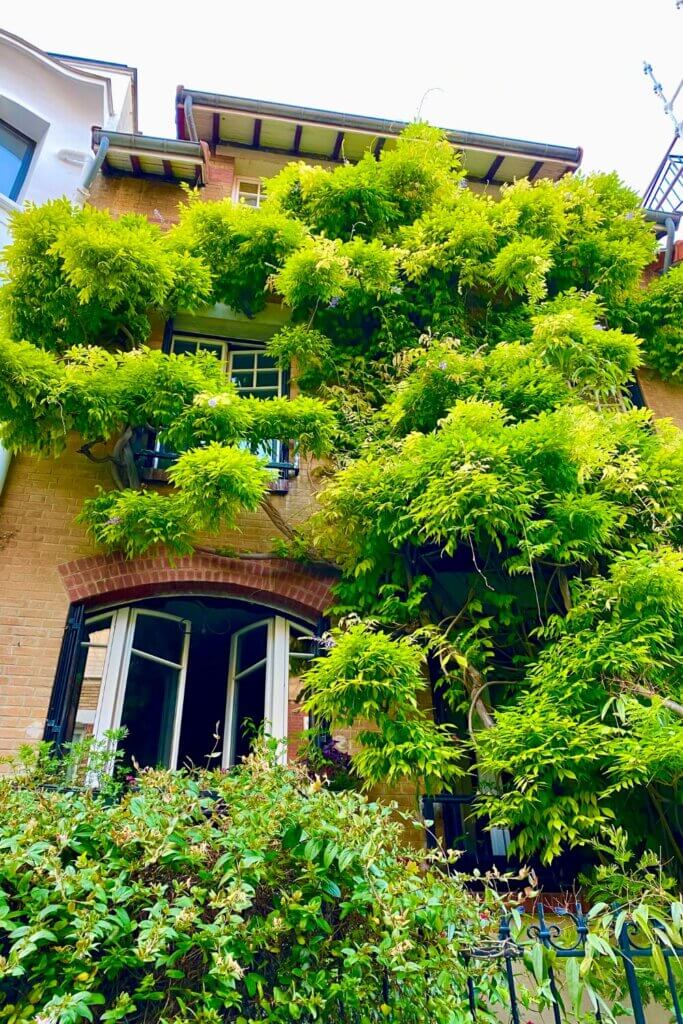 An example of living in a cozy tiny house.