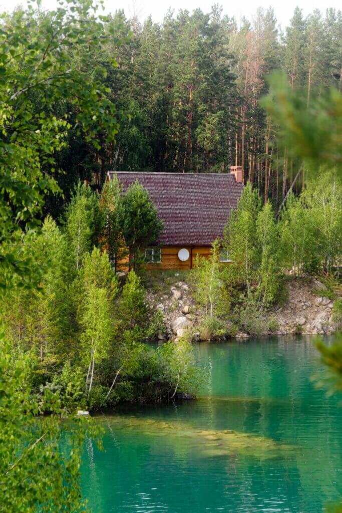 I am currently living in a charming tiny house in beautiful Nashville, Tennessee.