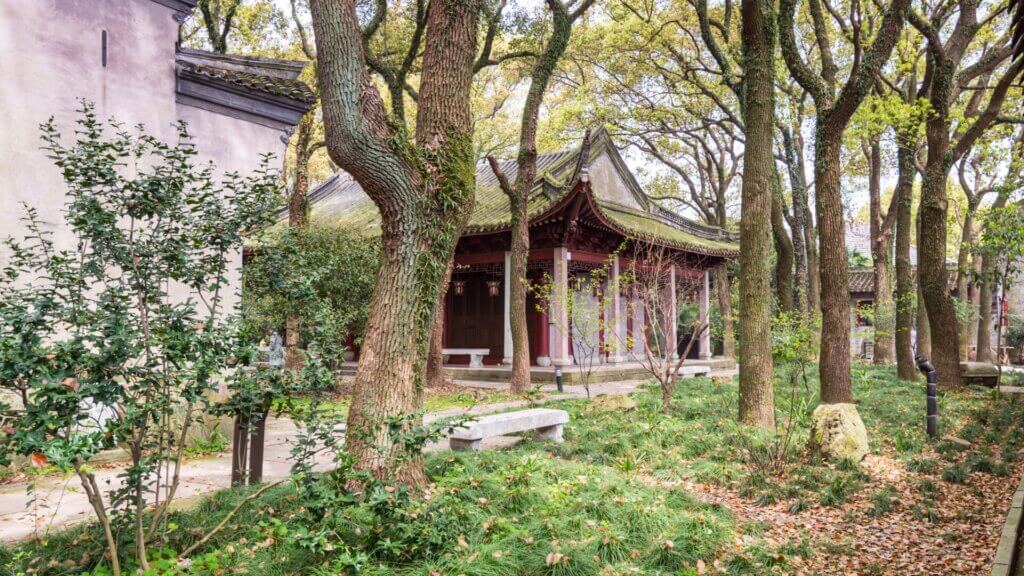 The library is an old Chinese building.