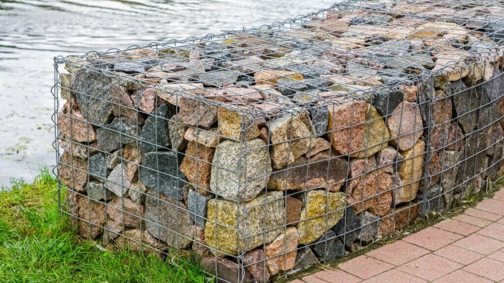 A stunning retaining wall constructed with a beautiful arrangement of stones.
