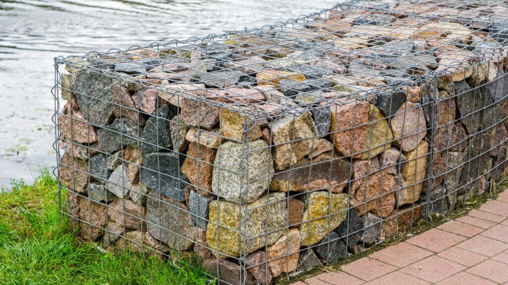 A stunning retaining wall constructed with a beautiful arrangement of stones.