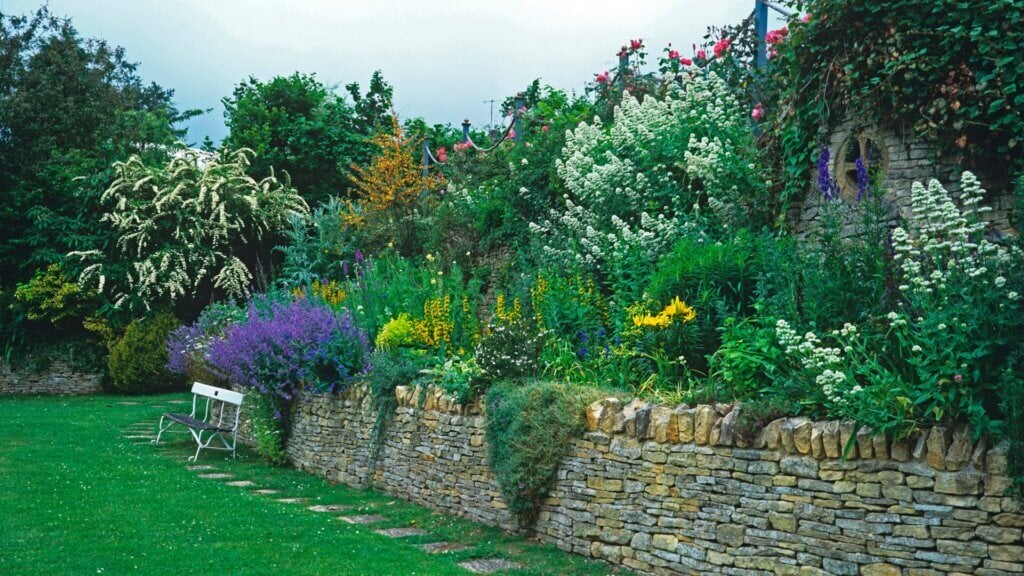 Enhance the Appearance of Your Lawn with Stone Borders