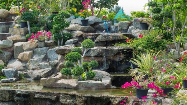 Discover inspiring rock landscaping ideas to enhance your small house and garden.