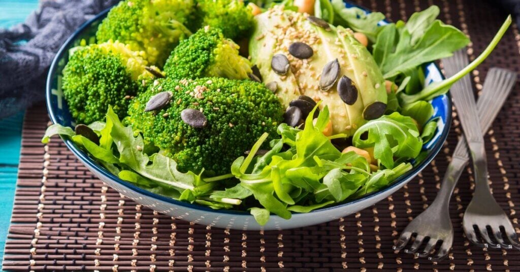 30 Vegan Lunch Ideas in Off-grid Living feature image for vegans