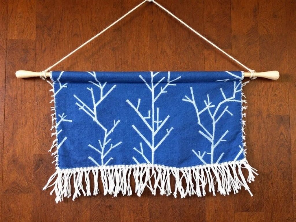 No-Sew Fabric Wall Hanging