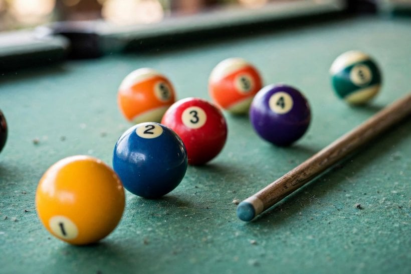 pool table room layout: raised spectator seating and a compact drinks ledge