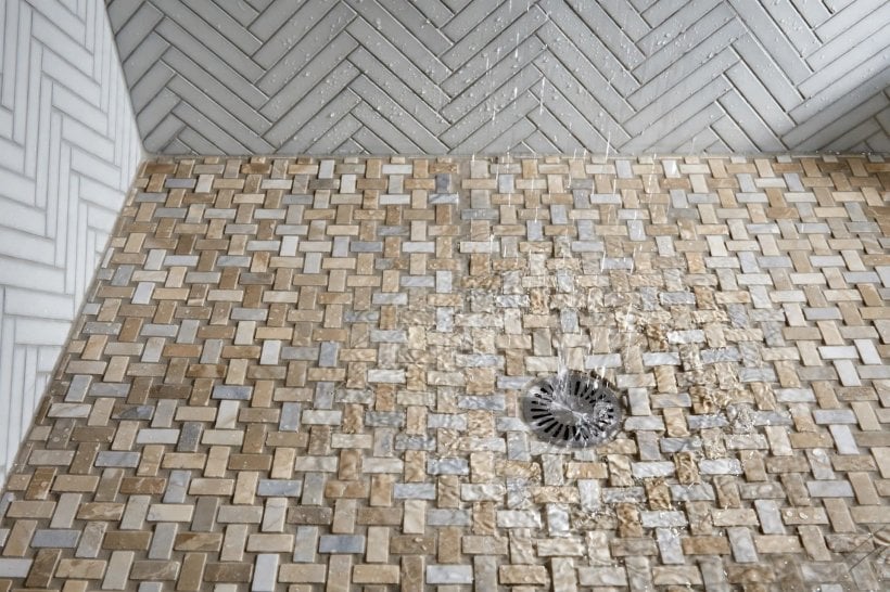 shower tile patterns: a bold feature wall balanced by plain companion tiles