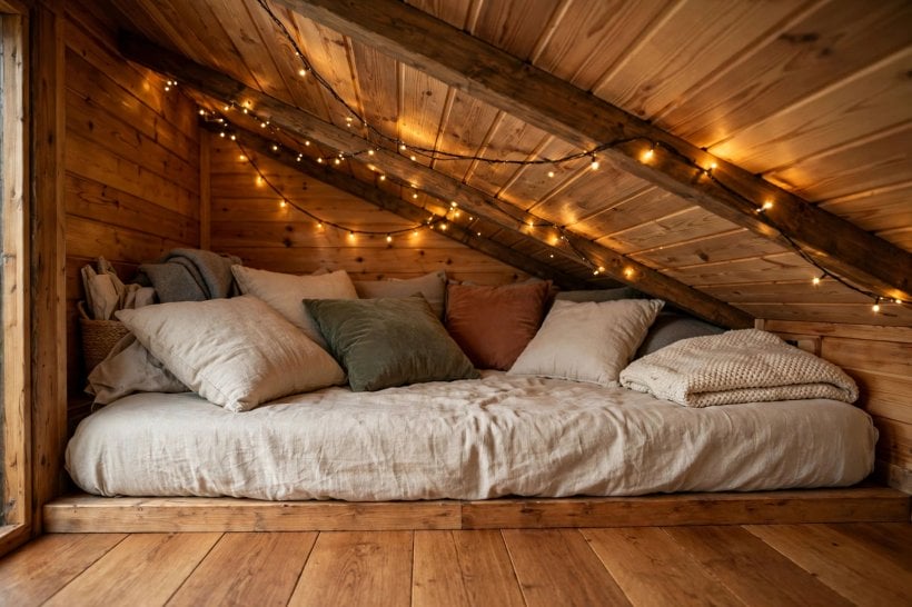 floor insulation calculator: sleeping loft headroom inside a finished tiny house