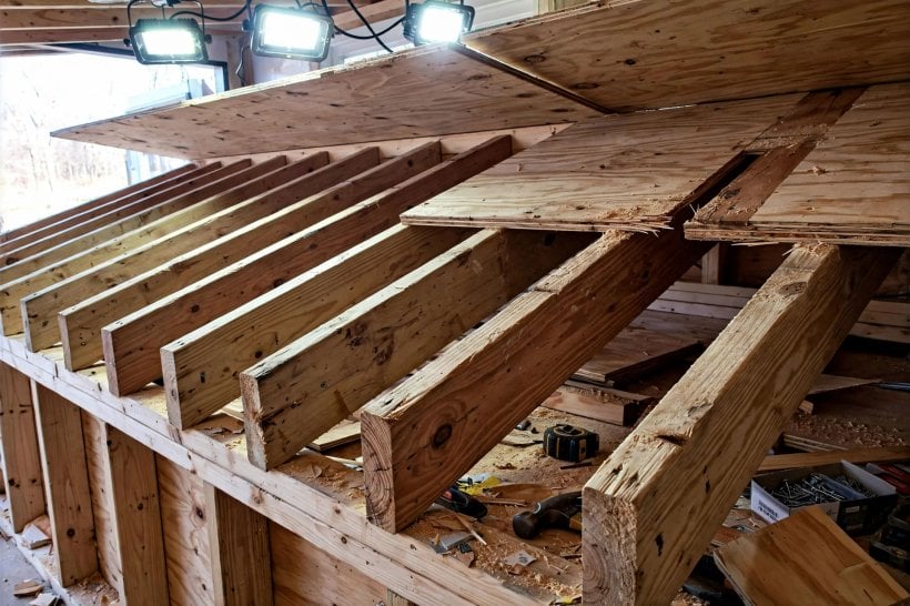 green roofs on tiny houses: heavy 2x10 rafters spaced 12 inches on center under thick plywood