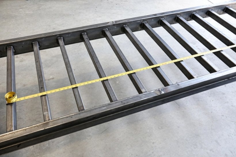 trailer frame rigidity visualizer: evenly spaced steel crossmembers between the main rails
